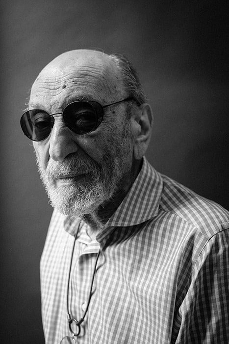 Milton Glaser wearing the Boldo